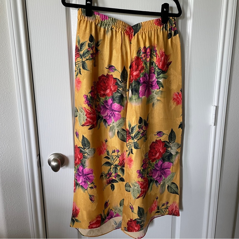 NWT Alice + Olivia yellow floral pull on elastic flowy capri pants size 12
